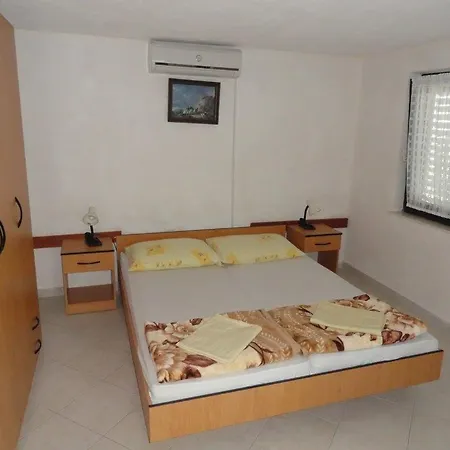 Okrug Gornji 11231a 公寓